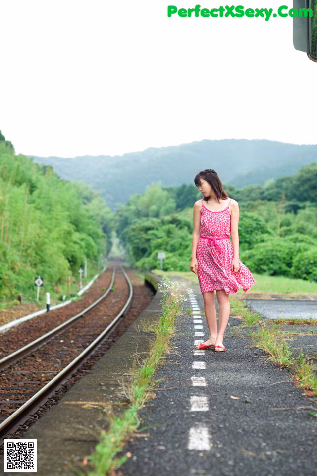 Erina Mano - Kising Anklet Pics